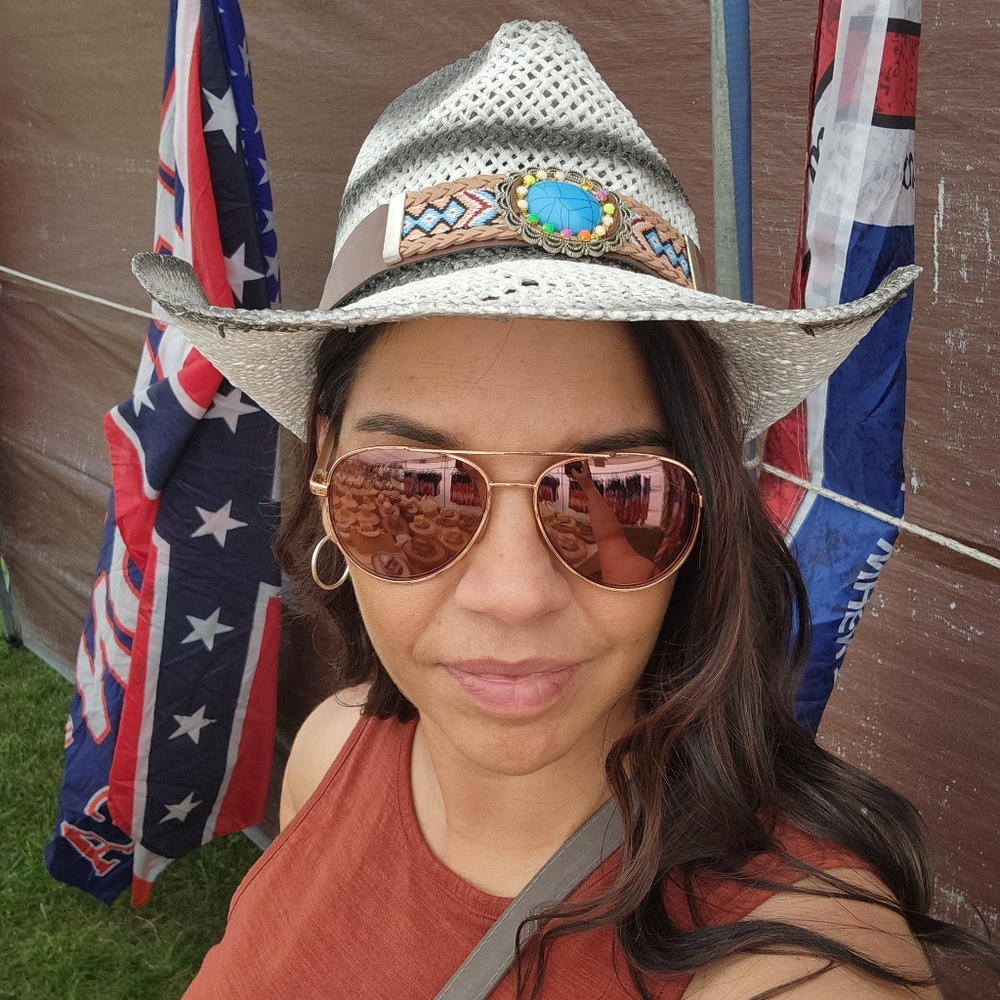 Meet your Posher, Laura